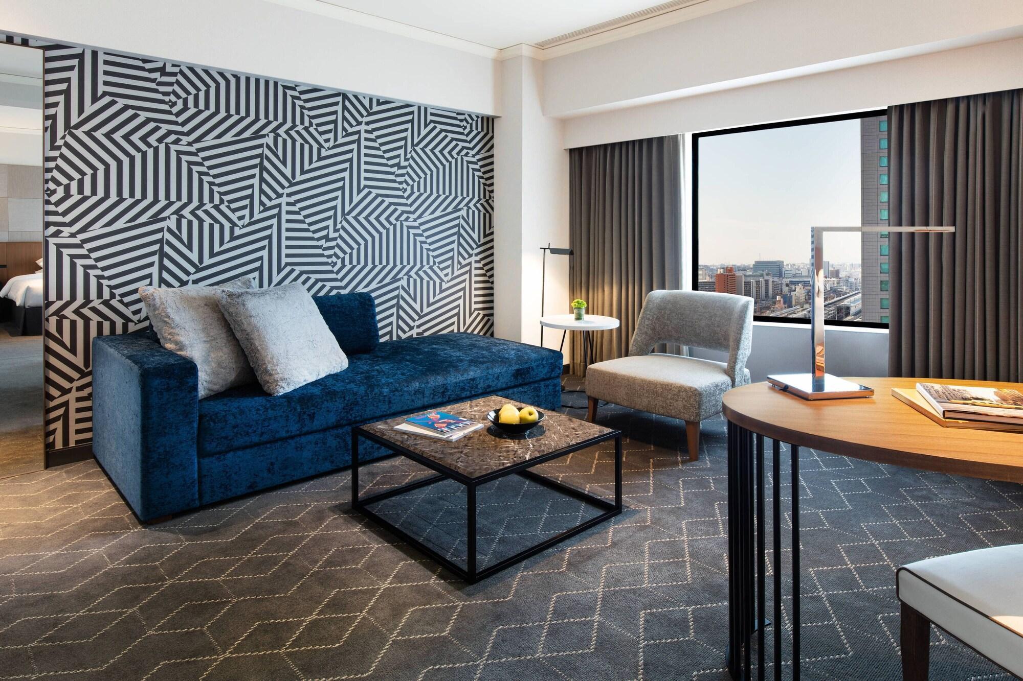 Hotel Courtyard By Marriott Shin-Osaka Station Zewnętrze zdjęcie A suite at the hotel