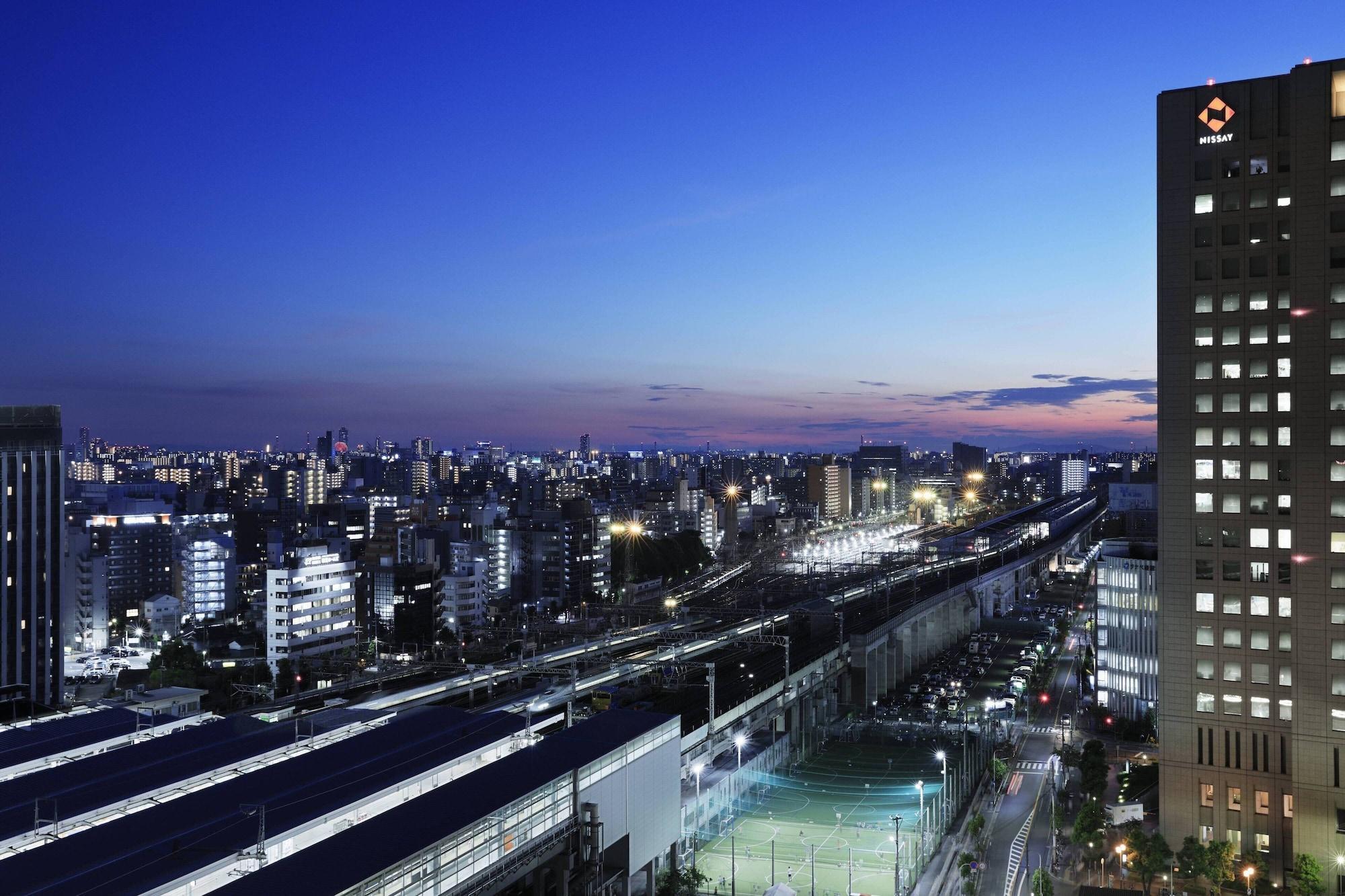 Hotel Courtyard By Marriott Shin-Osaka Station Zewnętrze zdjęcie View of the city from the Shinkansen