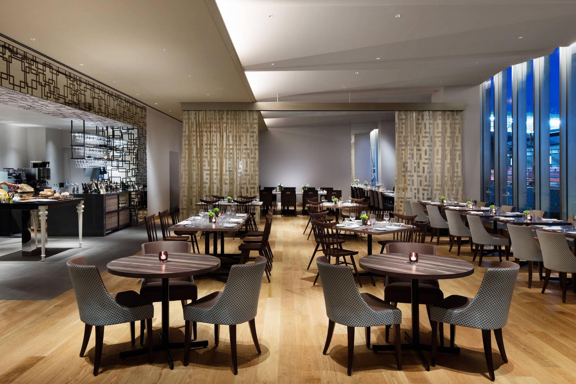 Hotel Courtyard By Marriott Shin-Osaka Station Zewnętrze zdjęcie The interior of the restaurant