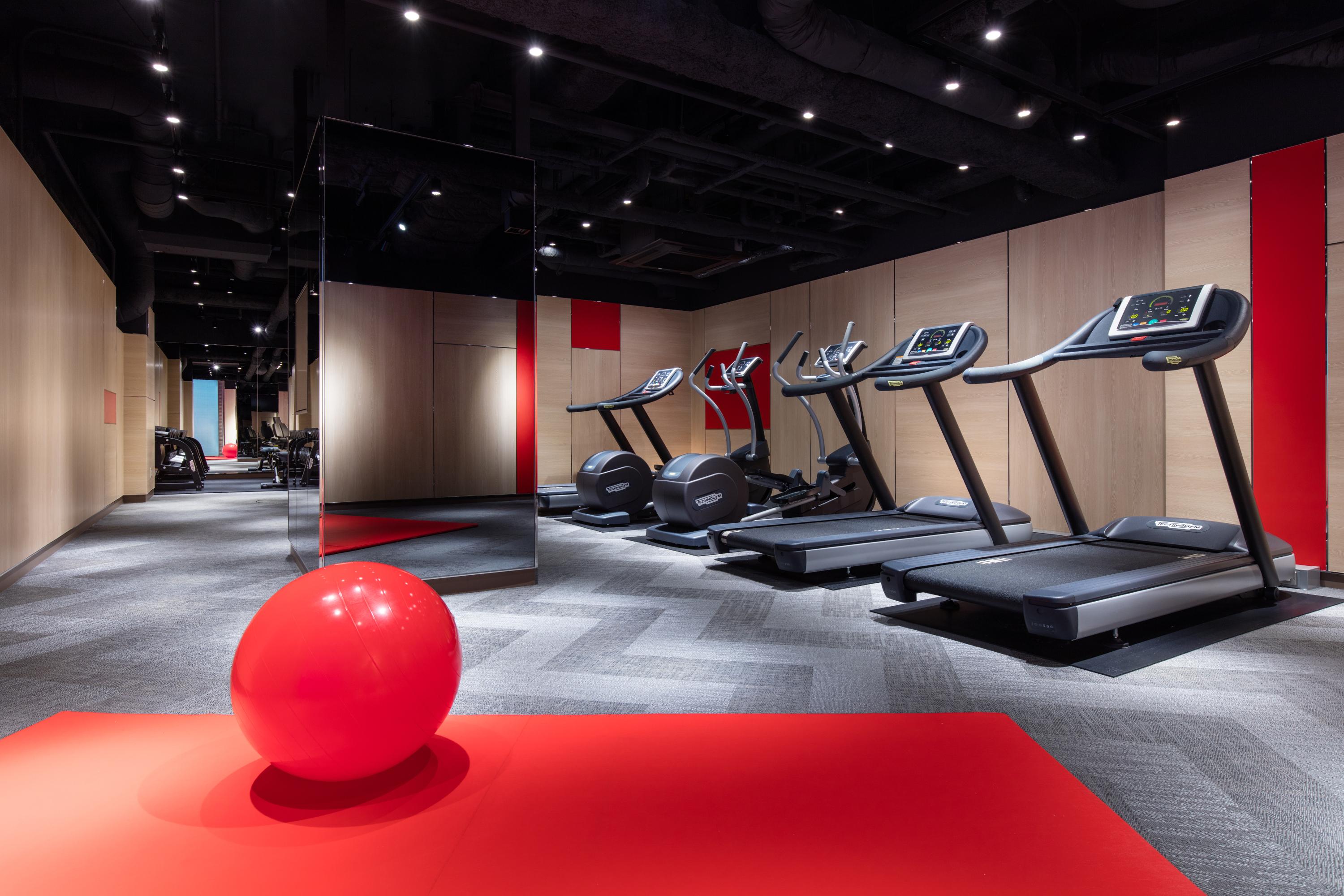 Hotel Courtyard By Marriott Shin-Osaka Station Zewnętrze zdjęcie The gym at the hotel